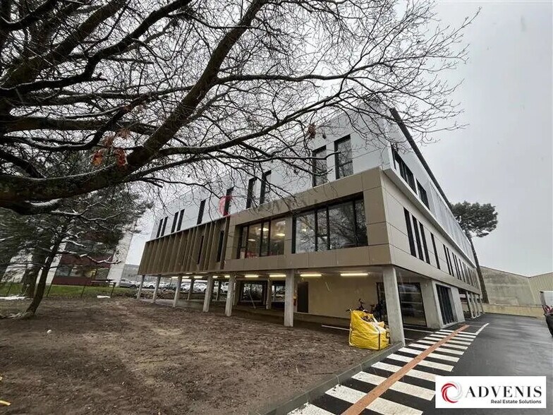 Office in Pessac for lease - Building Photo - Image 1 of 10