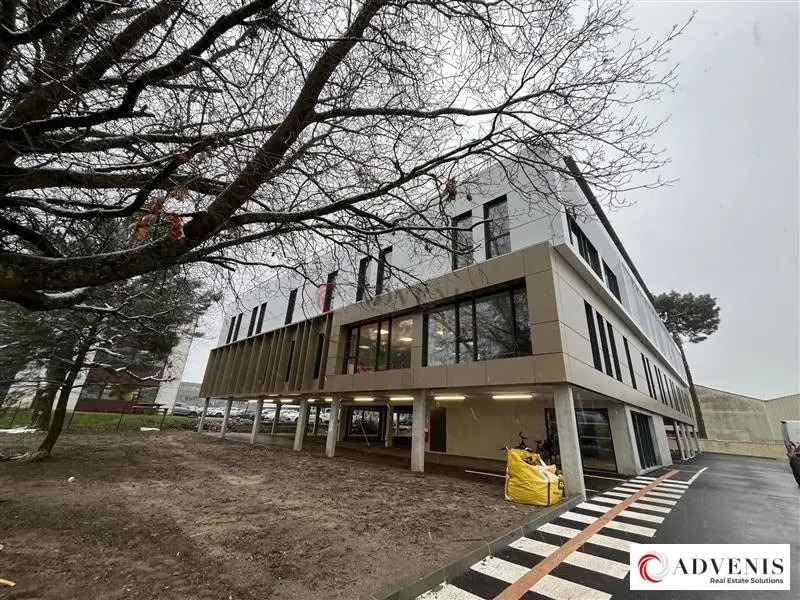 Office in Pessac for lease Building Photo- Image 1 of 11