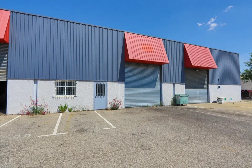 Industrial in Rognac for lease - Building Photo - Image 1 of 10