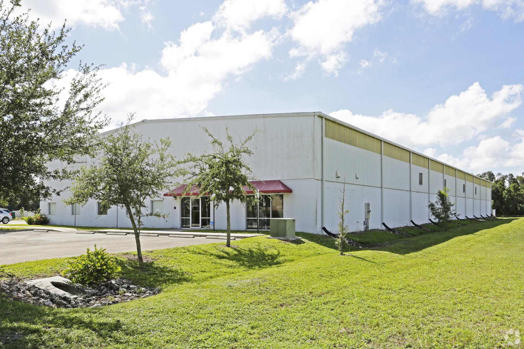 7899 Drew Cir, Fort Myers, FL for lease Building Photo- Image 1 of 8
