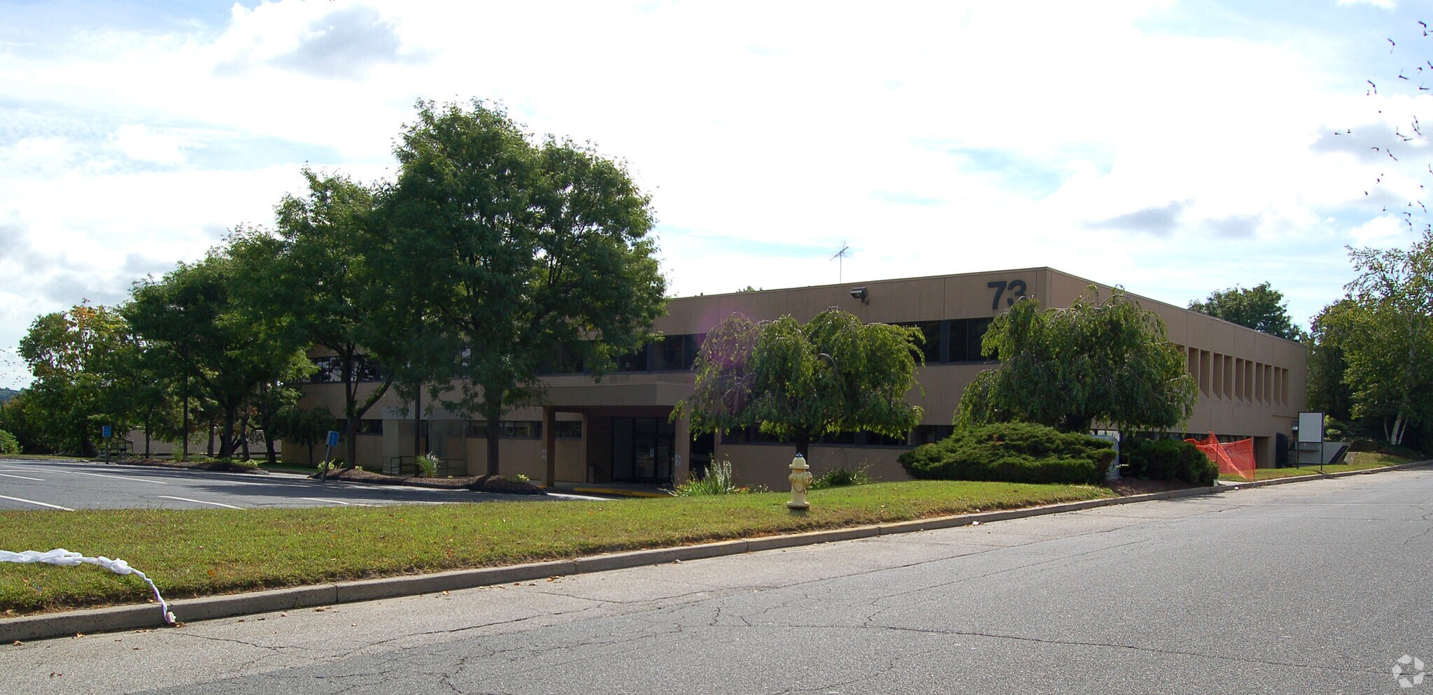 73 Sand Pit Rd, Danbury, CT 06810 Danbury Medical Plaza