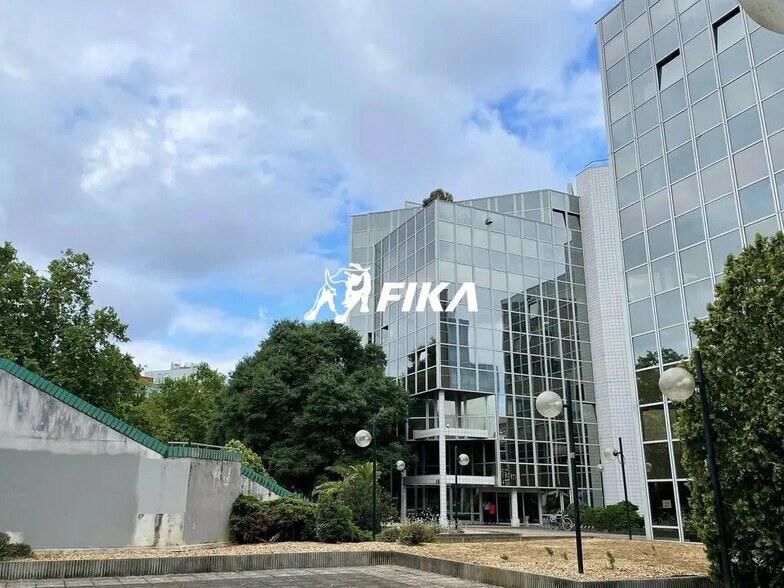 Office in Toulouse for lease - Building Photo - Image 2 of 4