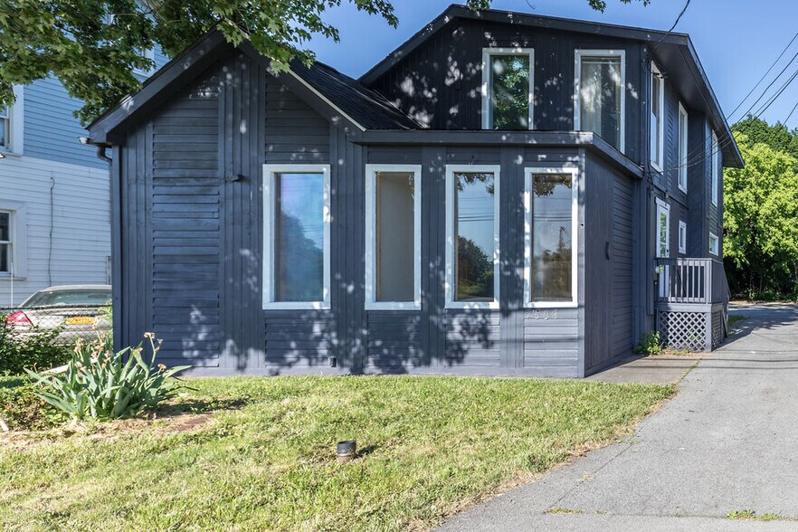 2506 Brewerton Rd, Mattydale, NY 13211