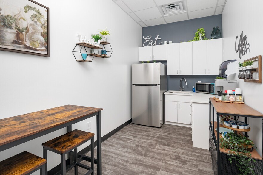 4116 TX- 121 Hebron Pkway- 4116 TX- 121, Carrollton, TX for lease - Interior Photo - Image 3 of 15