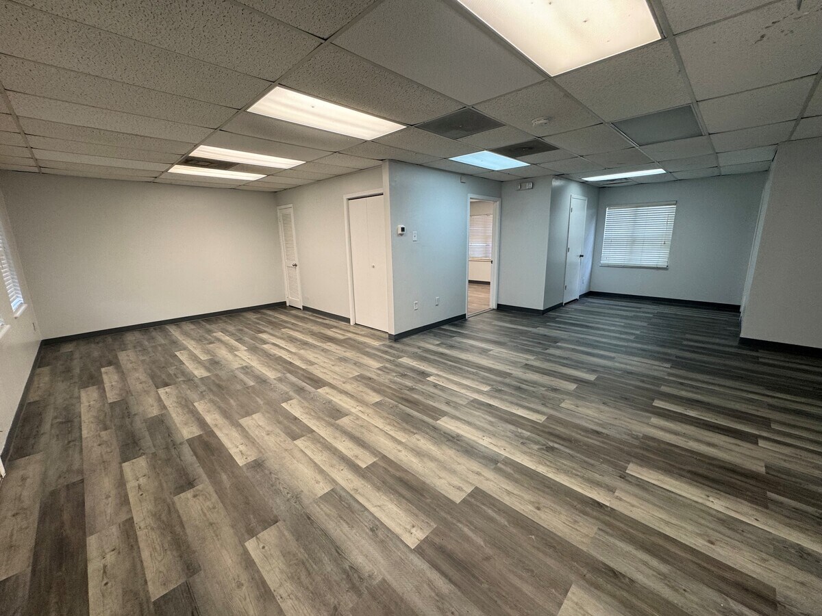 550 Balmoral Cir N, Jacksonville, FL 32218 - Unit 300 -  - Interior Photo - Image 1 of 2