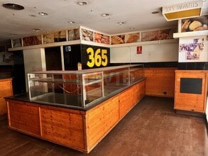 Retail in Barcelona, Barcelona for lease Interior Photo- Image 2 of 9