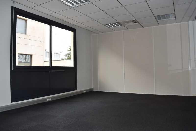 Office in Chassieu for lease - Interior Photo - Image 3 of 8