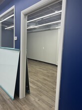 11-21 N Skokie Hwy, Lake Bluff, IL for lease Interior Photo- Image 1 of 6