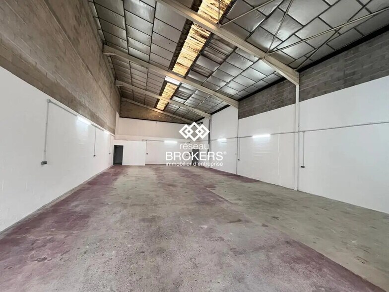 Industrial in Eaubonne for lease - Interior Photo - Image 2 of 4