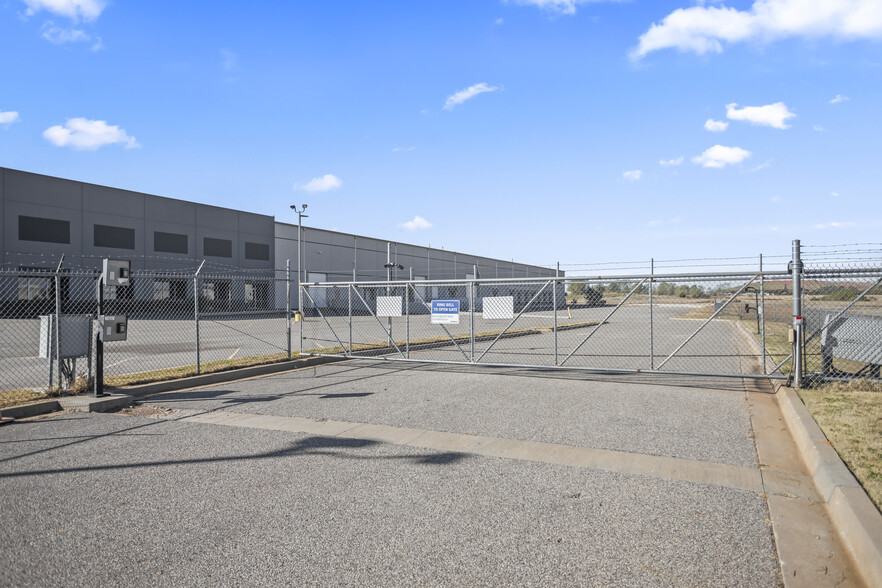 7201 S Sunnylane Rd, Oklahoma City, OK for lease - Building Photo - Image 3 of 24