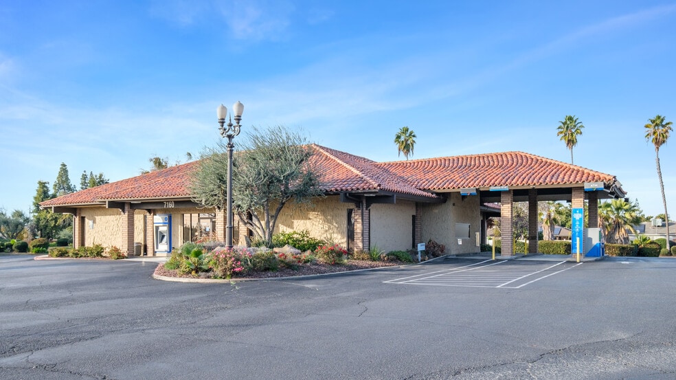 7160 N 1st St, Fresno, CA for lease - Building Photo - Image 1 of 4