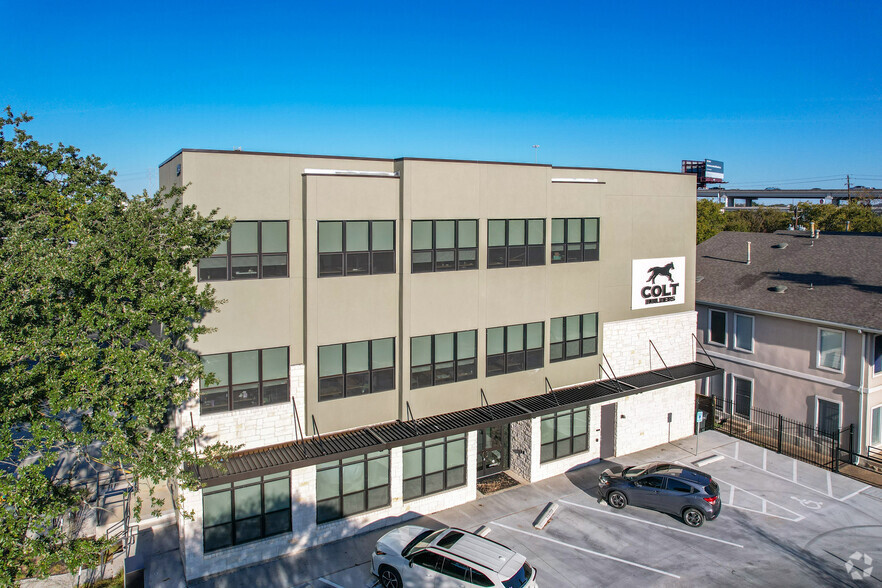 2204 Western Trails Blvd, Austin, TX for lease - Building Photo - Image 1 of 10