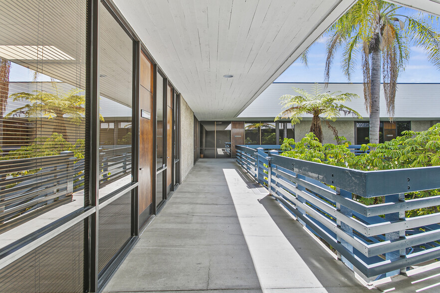 801 Parkcenter Dr, Santa Ana, CA for lease - Building Photo - Image 3 of 6