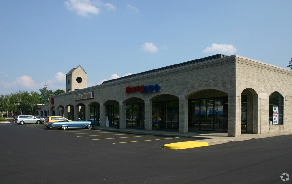 5356-5378 Mayfield Rd, Lyndhurst, OH for lease - Building Photo - Image 2 of 2