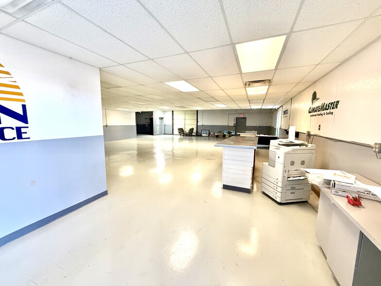 702-708 Congress Park dr, Washington Township, OH for lease - Interior Photo - Image 2 of 12