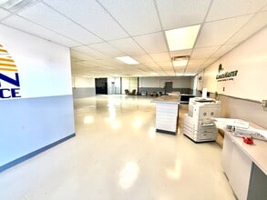 702-708 Congress Park dr, Washington Township, OH for lease Interior Photo- Image 2 of 10