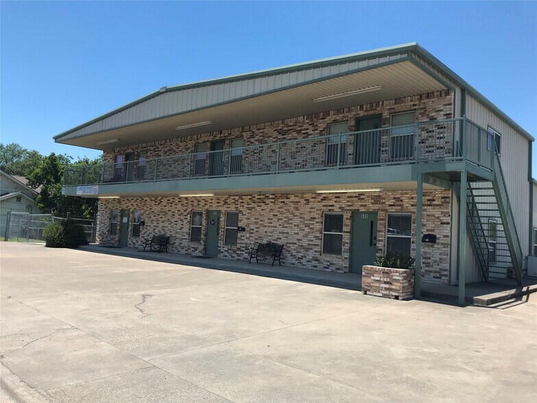 600 W 2nd Ave, Corsicana, TX for sale - Primary Photo - Image 1 of 1