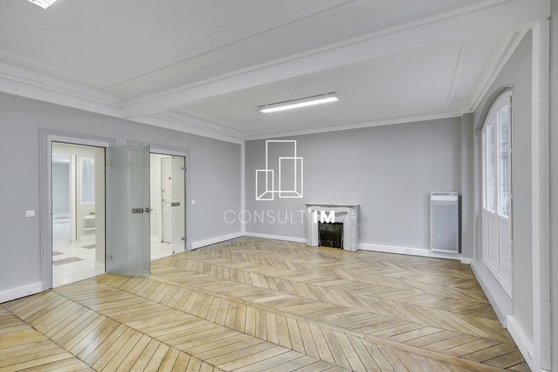 Office in Paris for lease - Building Photo - Image 2 of 8