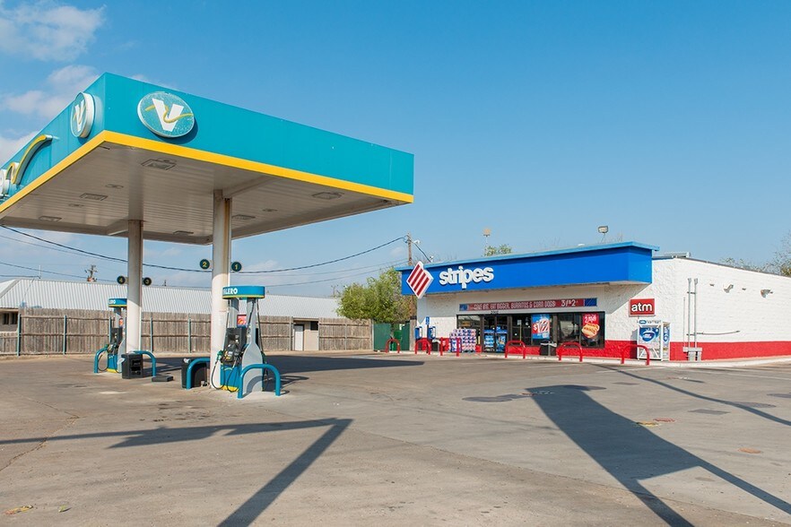 2002 N Navarro St, Victoria, TX for sale - Primary Photo - Image 1 of 1