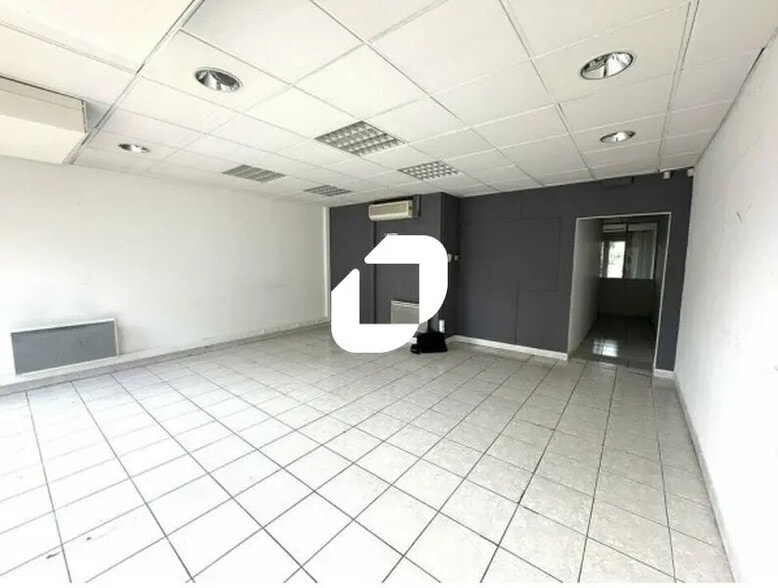 Retail in Montpellier for lease - Interior Photo - Image 3 of 3