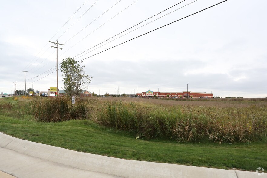 2900 Green Bay Rd, Kenosha, WI for sale - Building Photo - Image 1 of 4