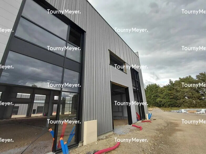 Flex in Thouaré-sur-Loire for sale - Building Photo - Image 2 of 9