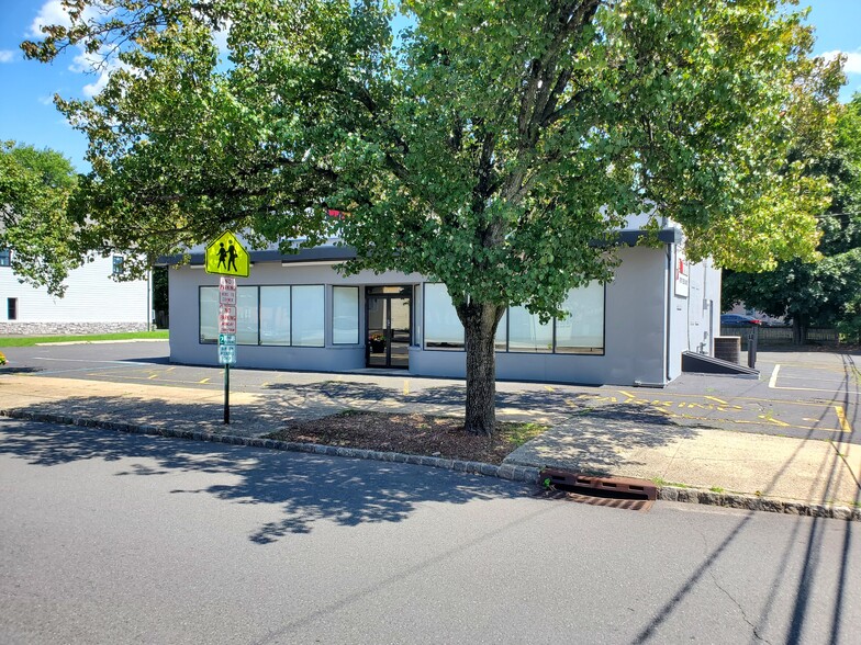 1700 E 2nd St, Scotch Plains, NJ for lease - Building Photo - Image 3 of 5