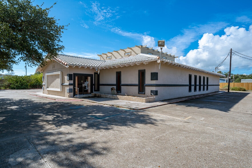4061 Highway 35 N, Rockport, TX for lease - Building Photo - Image 2 of 18