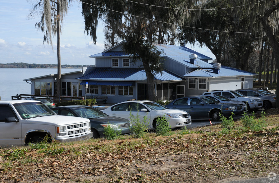 704 S Lakeshore Blvd, Howey In The Hills, FL for sale - Primary Photo - Image 1 of 1