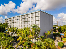 North Miami Beach Gardens Inn & Suites - Commercial Kitchen