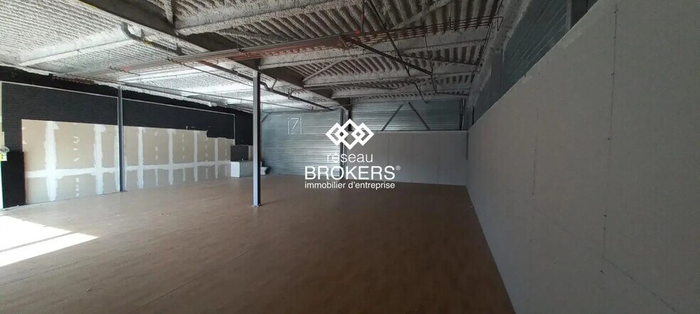 Retail in Auch for lease - Interior Photo - Image 3 of 8
