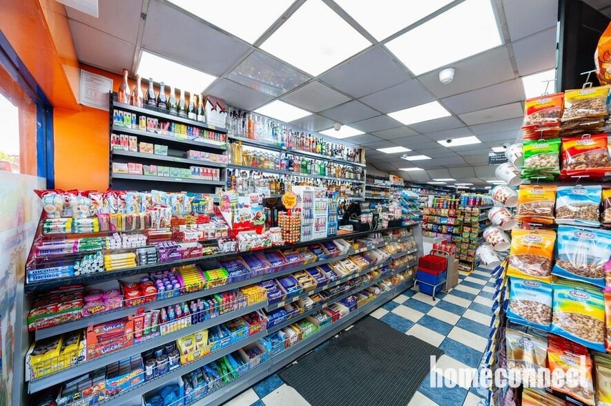 132 Hoe St, London for lease - Interior Photo - Image 2 of 10