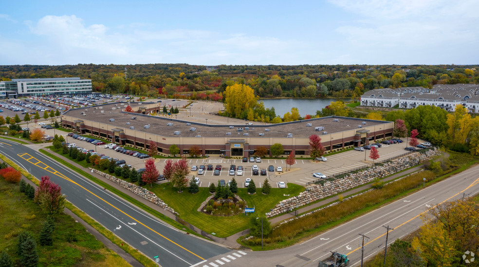 3000 Ames Crossing Rd, Eagan, MN for sale - Building Photo - Image 2 of 14