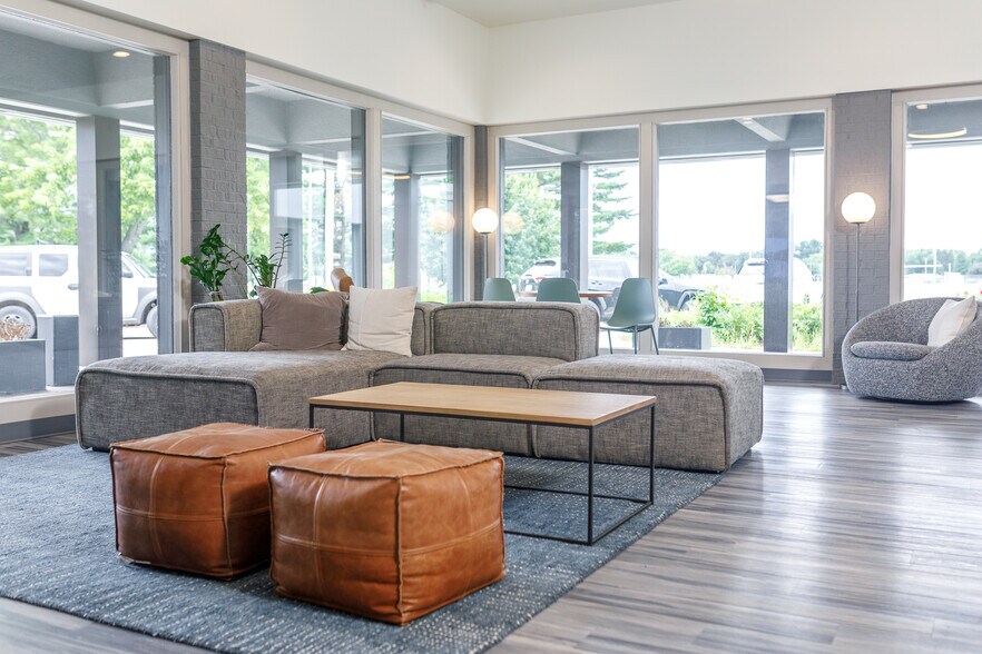 125 Byrd Ave, Neenah, WI for sale - Building Photo - Image 3 of 27