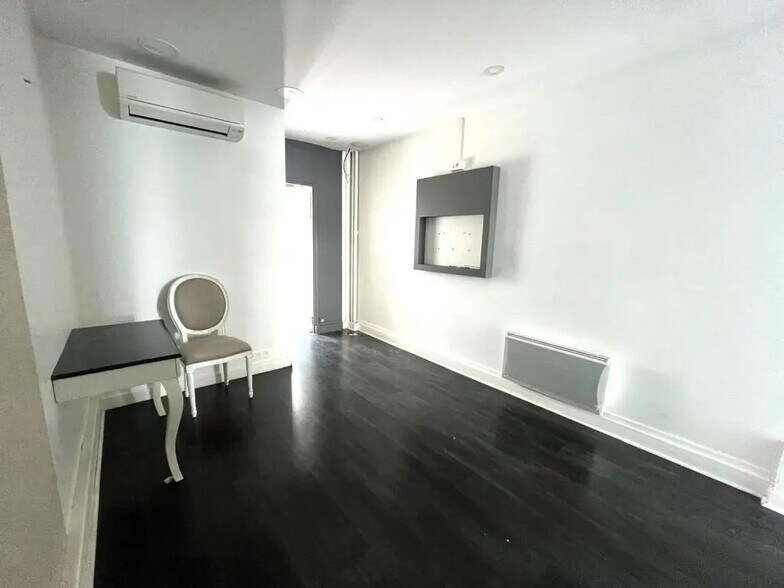 Retail in Paris for lease - Building Photo - Image 2 of 7