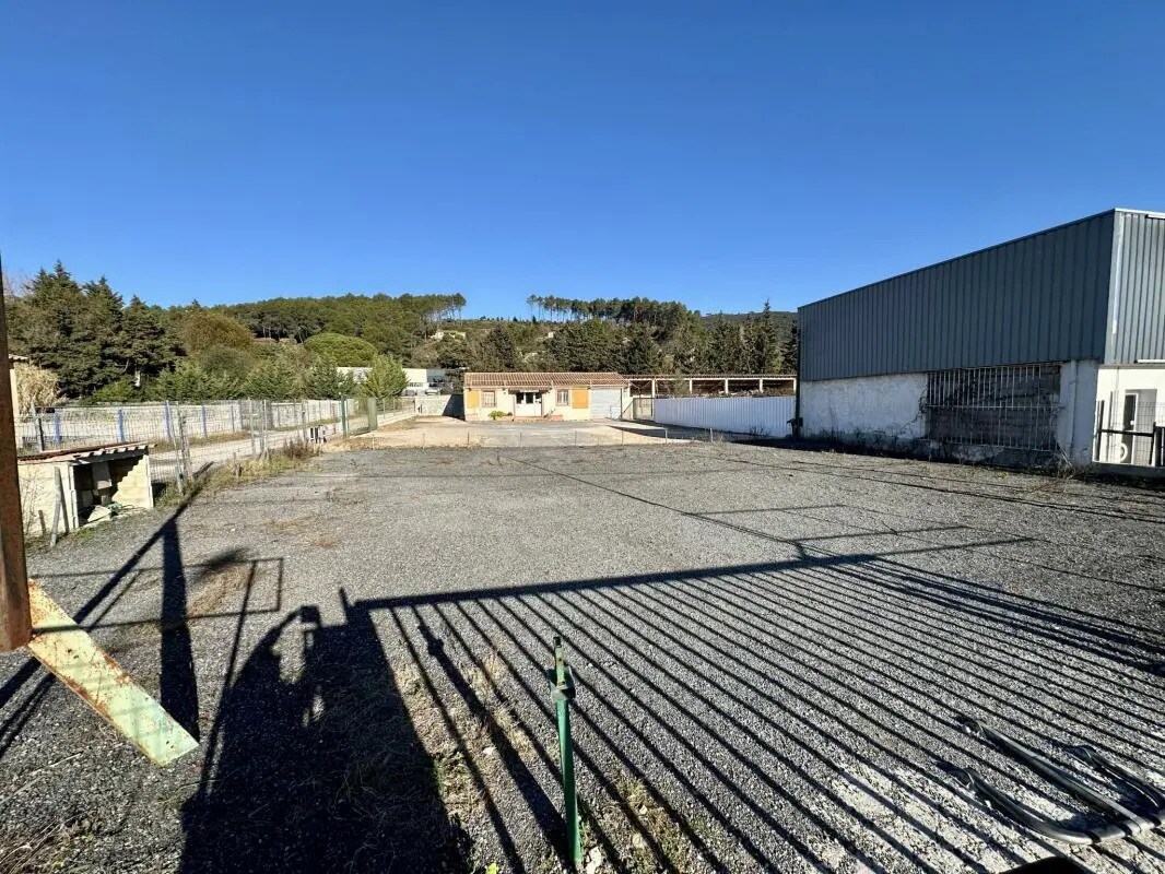 Retail in Le Cannet-des-Maures for lease Building Photo- Image 1 of 12