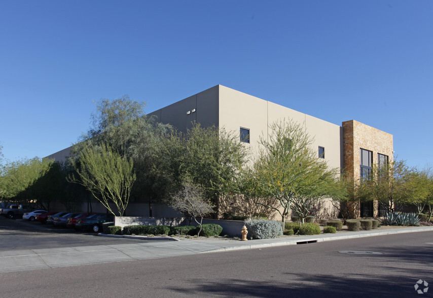 2114 W Parkside Ln, Phoenix, AZ for lease - Building Photo - Image 2 of 11