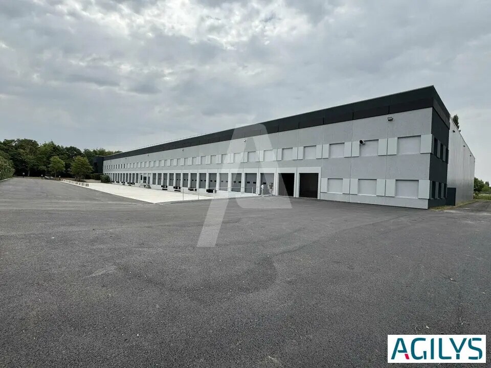 Industrial in Lisses for lease Building Photo- Image 1 of 8