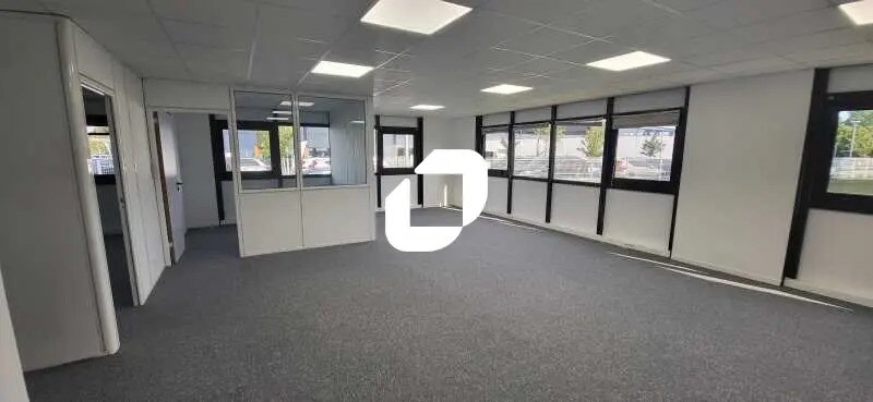Office in Mérignac for lease - Interior Photo - Image 2 of 10