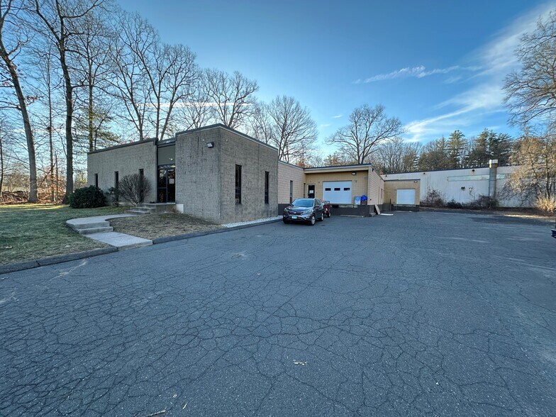 15 Northwood Dr, Bloomfield, CT for sale - Building Photo - Image 1 of 1