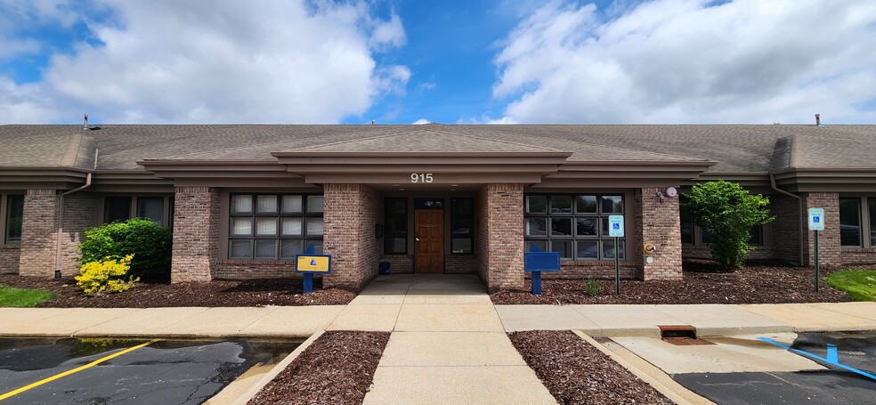 915 Centennial Way, Lansing, MI for lease - Building Photo - Image 1 of 5