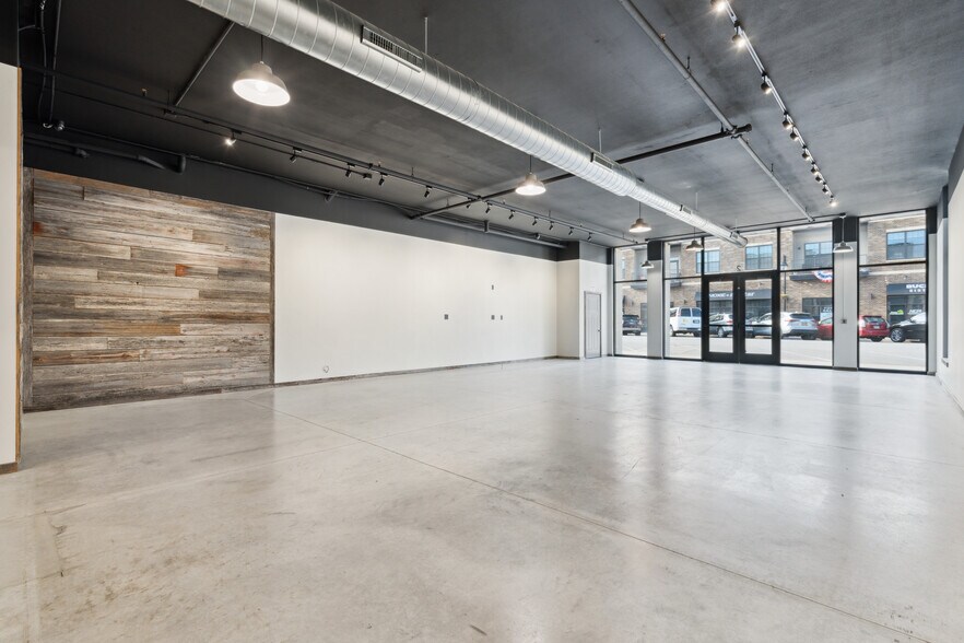 120 W Main St, Solon, IA for lease - Building Photo - Image 3 of 7