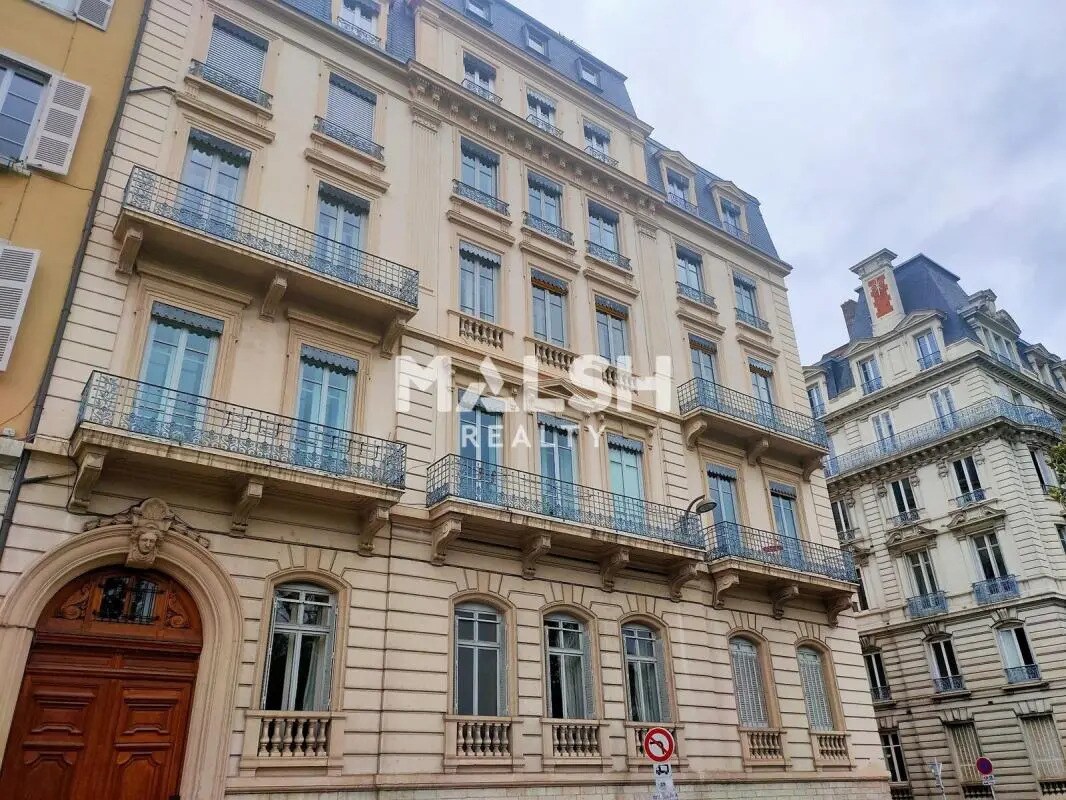 Office in Lyon for sale Building Photo- Image 1 of 8