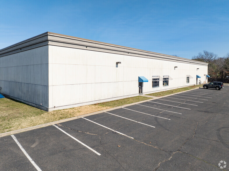 700 Sunrise Hwy, Patchogue, NY for lease - Building Photo - Image 3 of 5