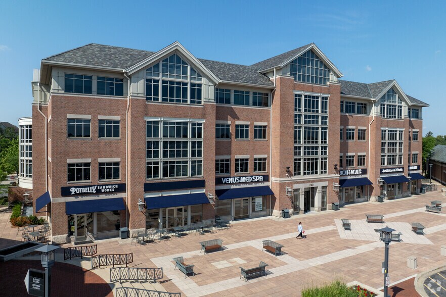 740 Waukegan Rd, Deerfield, IL for sale - Primary Photo - Image 1 of 1