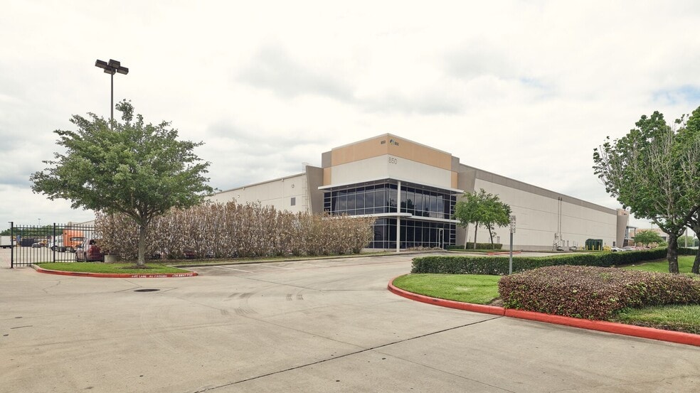 860 Greens Pky, Houston, TX for lease - Building Photo - Image 2 of 17
