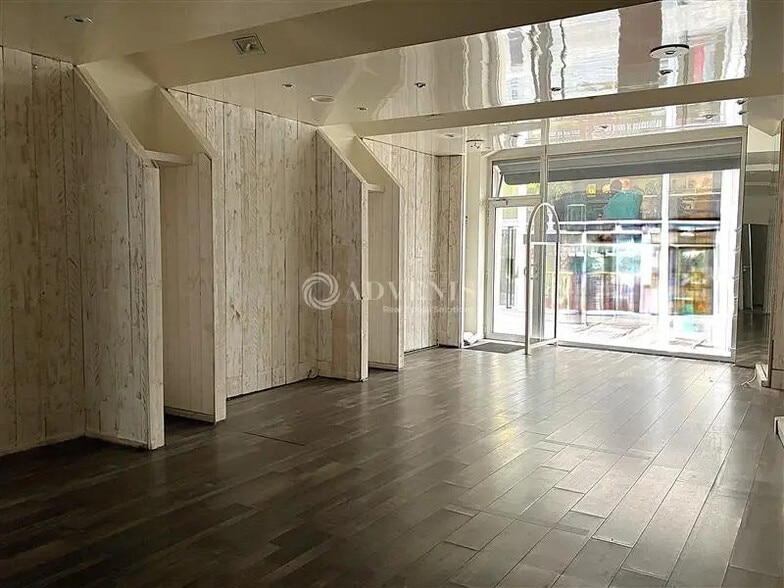 Retail in Bourges for lease - Interior Photo - Image 2 of 2