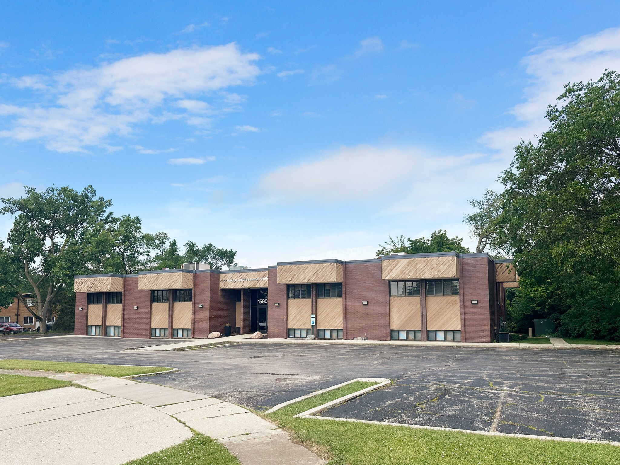 1590 Weatherstone Ln, Elgin, IL for sale Building Photo- Image 1 of 15