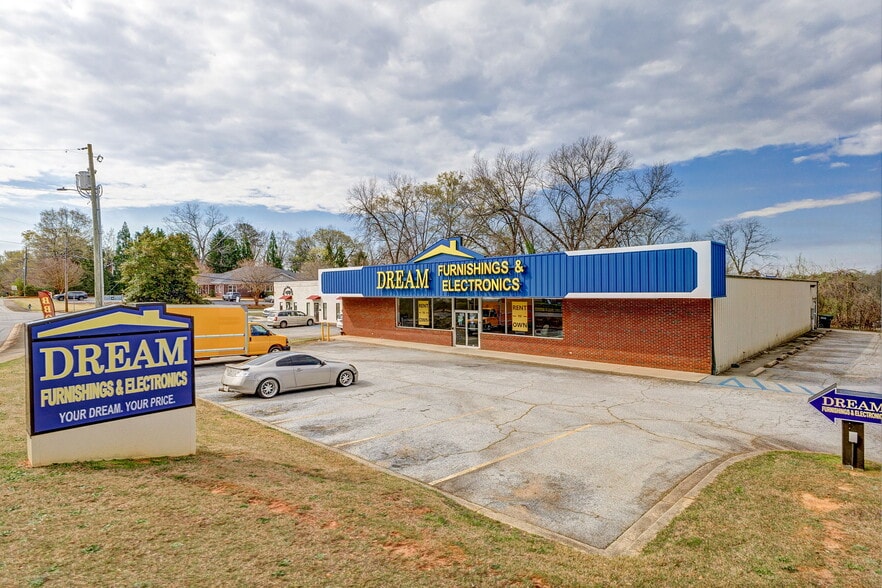 440 Hampton Ave, Pickens, SC for sale - Building Photo - Image 1 of 10
