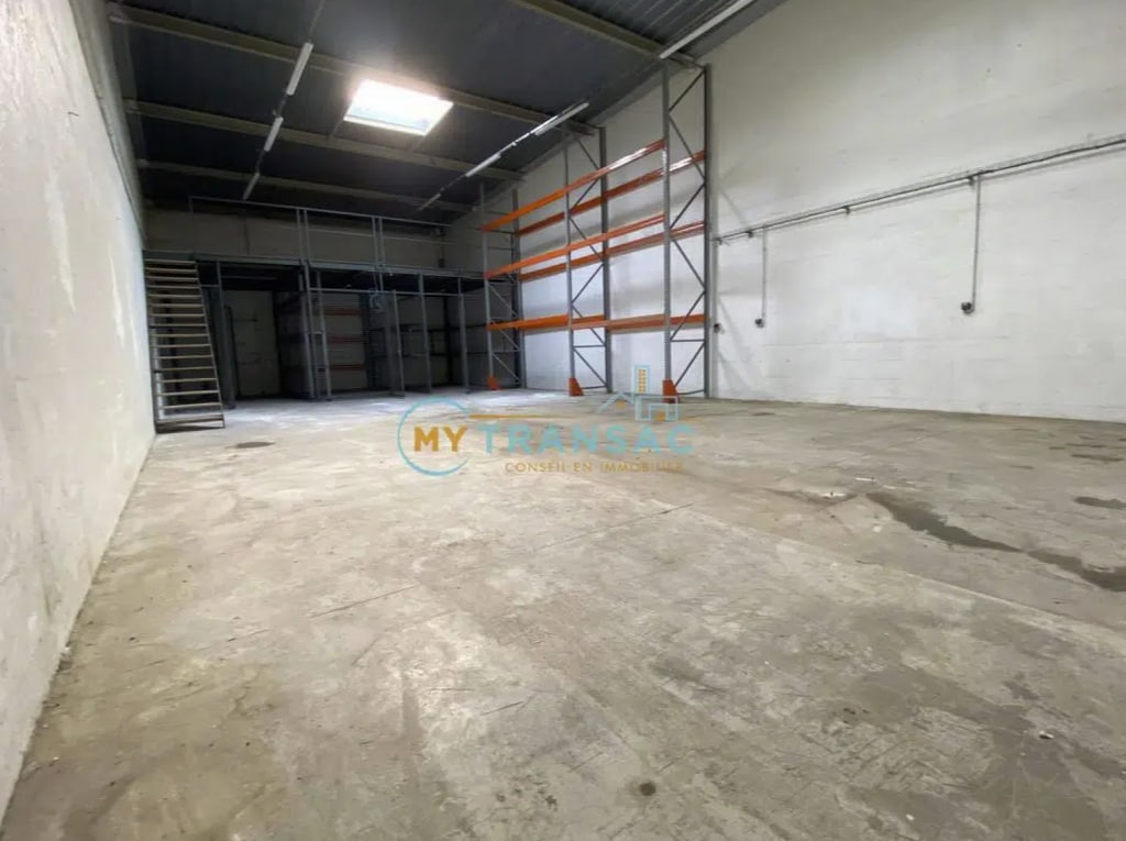 Location Local d'activités 279 m² - Photo 1